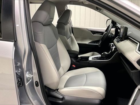 Used 2020 Toyota RAV4 XLE Premium AWD/4WD image 7