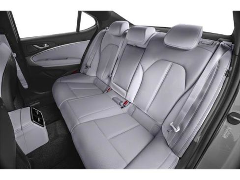 Used 2025 Genesis G70 2.5T image 16