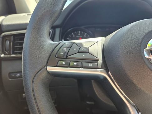 Used 2021 Nissan Rogue Sport S image 18