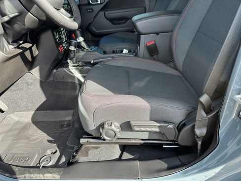 New 2025 Jeep Gladiator Rubicon w/ Convenience Group image 12