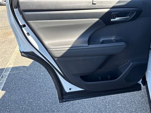 New 2025 Toyota Highlander XLE image 22