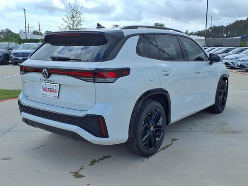 New 2026 Volkswagen Tiguan SE R-Line FWD image 4