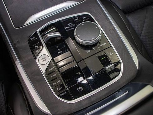 Used 2025 BMW X5 xDrive50e w/ Parking Assistance Package image 19