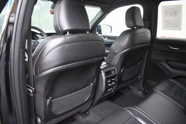 Used 2025 Jeep Grand Cherokee Altitude AWD/4WD image 21