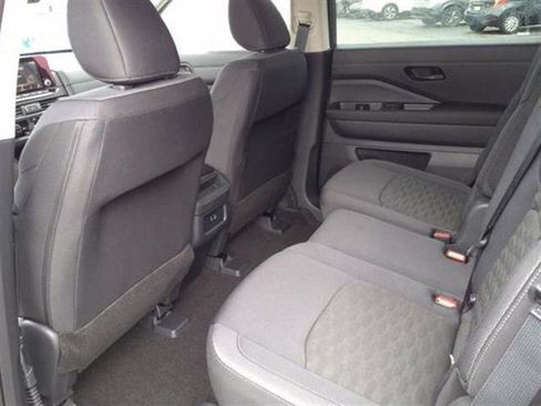 New 2025 Nissan Pathfinder S image 30