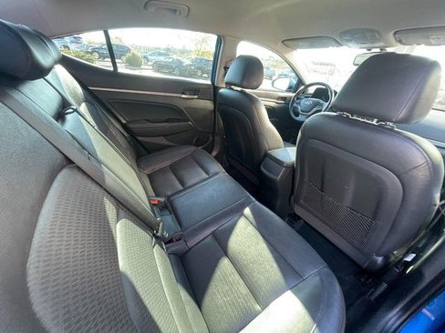 Used 2017 Hyundai Elantra Limited image 9