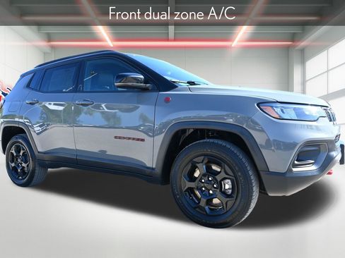 Used 2024 Jeep Compass Trailhawk image 6