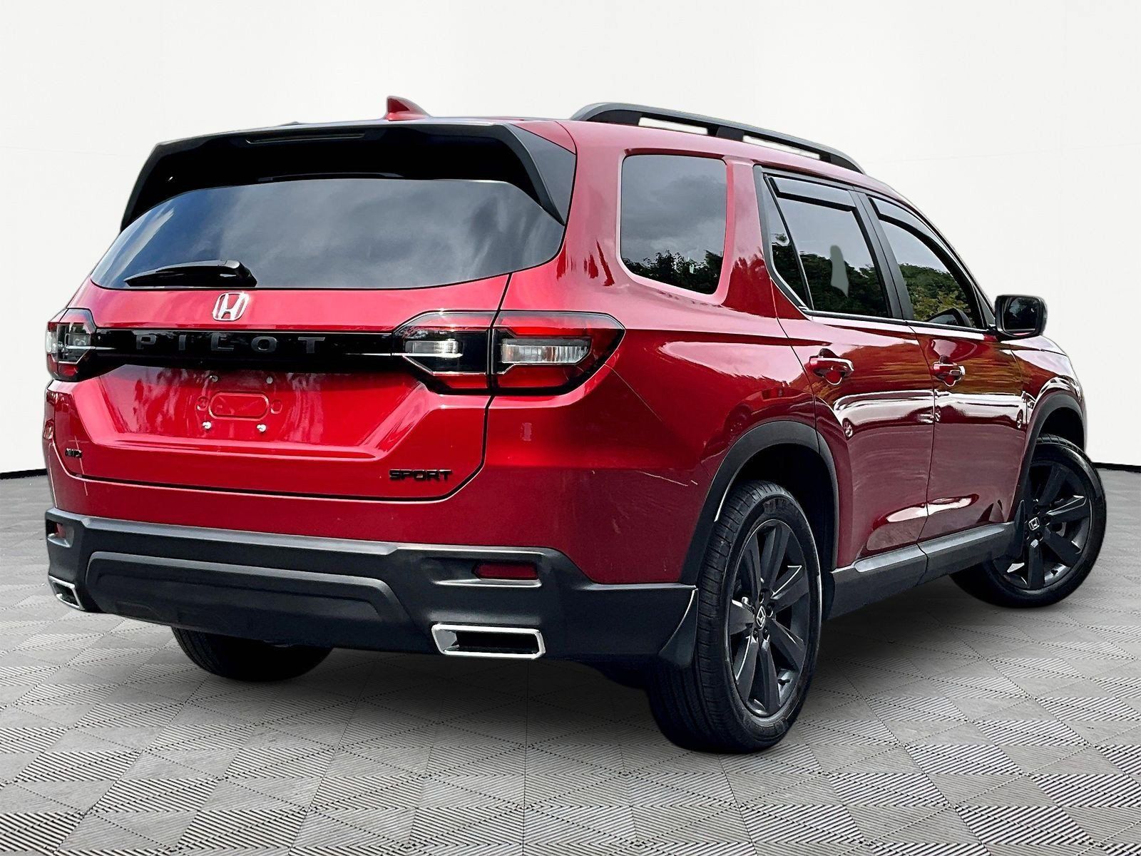 Used 2025 Honda Pilot Sport image 6