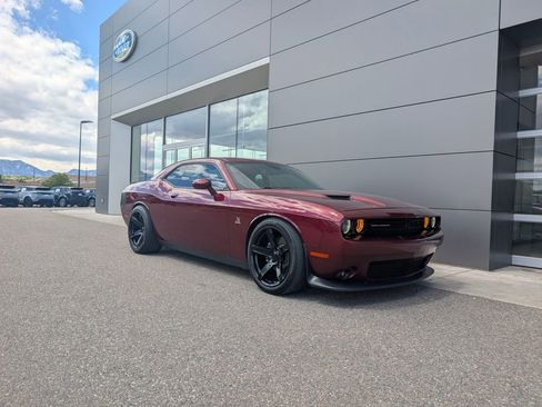 Used 2017 Dodge Challenger R/T Scat Pack w/ Leather Interior Group RWD image 9