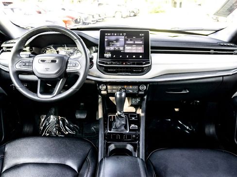 Used 2024 Jeep Compass Limited image 29