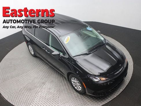 Used 2024 Chrysler Voyager LX image 3