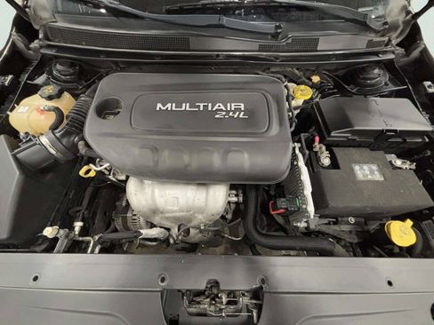 Used 2015 Chrysler 200 Limited w/ Convenience Group image 9