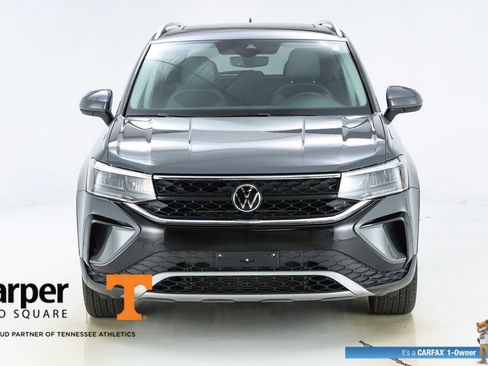 Used 2023 Volkswagen Taos SE w/ Panoramic Sunroof Package FWD image 16