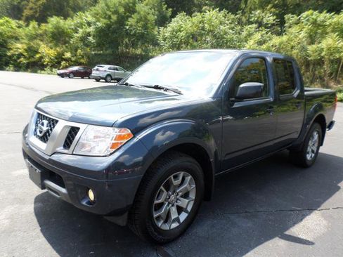 Used 2020 Nissan Frontier SV image 3