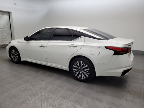 Used 2024 Nissan Altima 2.5 SV FWD image 3