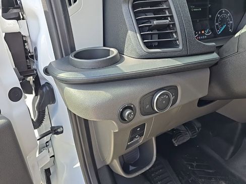 New 2025 Ford Transit 250 148 Medium Roof RWD image 23