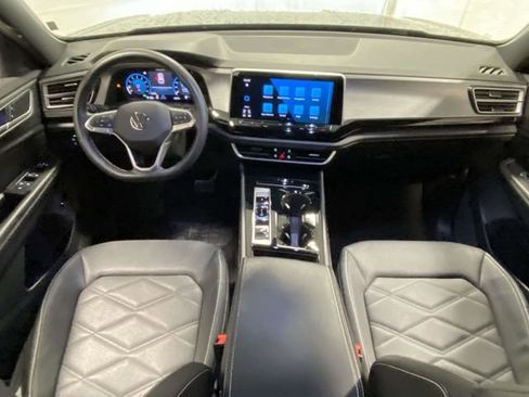 Used 2024 Volkswagen Atlas Cross Sport SE image 10