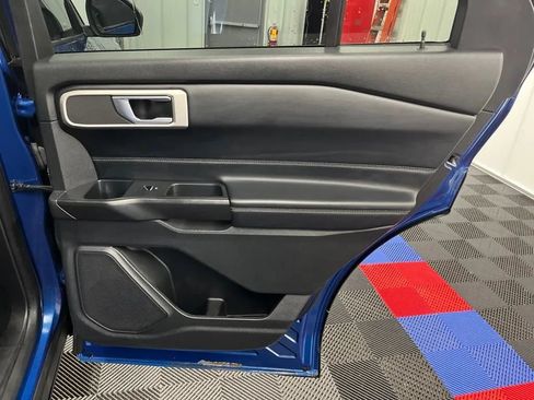 Used 2020 Ford Explorer XLT w/ Equipment Group 202A AWD/4WD image 17