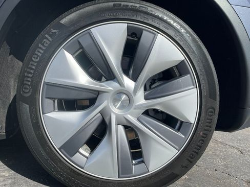 Used 2023 Tesla Model Y AWD image 34