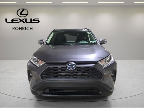 Used 2020 Toyota RAV4 XLE image 2