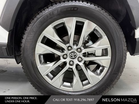 Used 2020 Toyota RAV4 XLE Premium FWD image 12