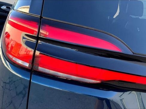 Used 2025 Chrysler Pacifica Limited FWD image 29
