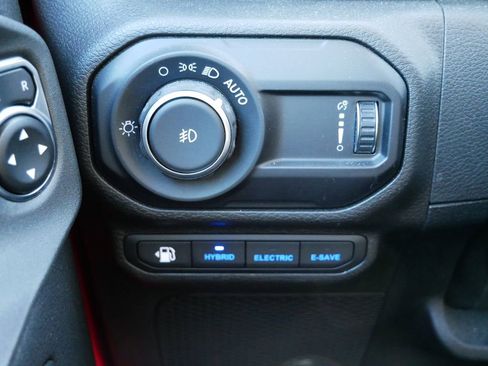 Used 2023 Jeep Wrangler Unlimited Sahara image 22