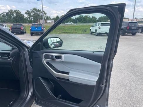 Used 2021 Ford Explorer XLT w/ Equipment Group 202A AWD/4WD image 49