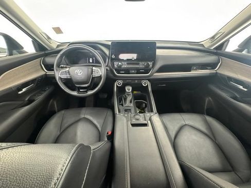 Used 2024 Toyota Grand Highlander AWD image 23