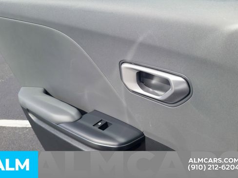 Used 2025 Kia K4 LXS image 23