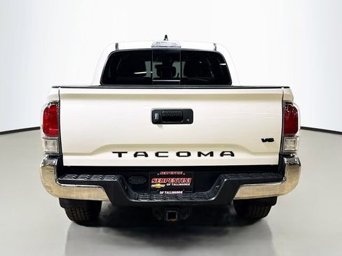 Used 2021 Toyota Tacoma TRD Off-Road image 8