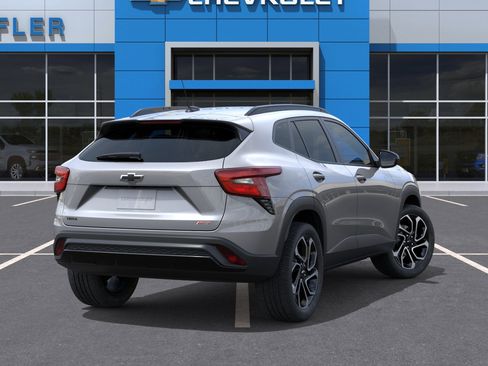 New 2026 Chevrolet Trax RS w/ Sunroof Package FWD image 4