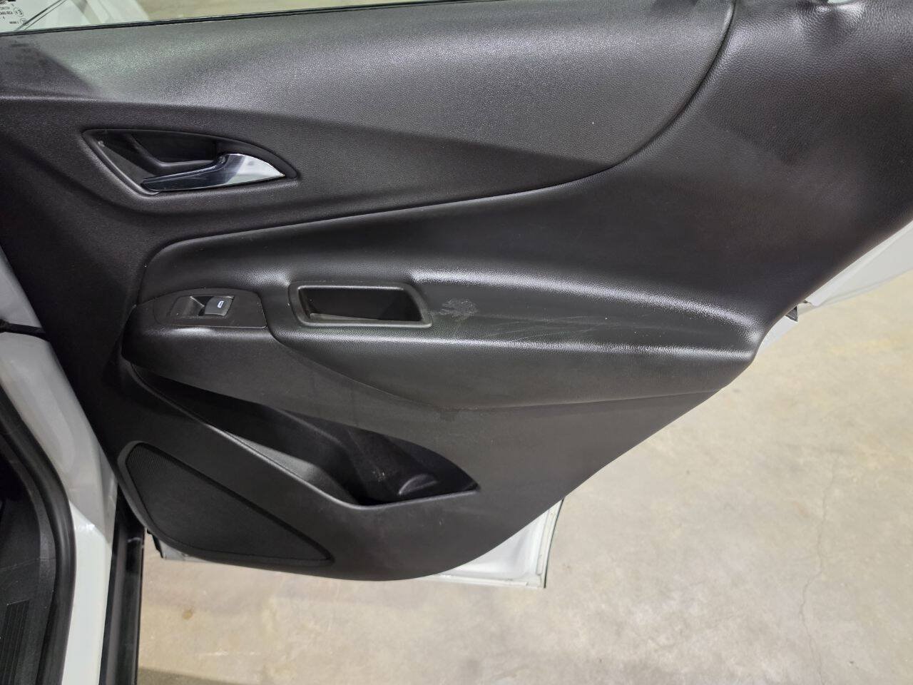 Used 2020 Chevrolet Equinox LT FWD image 29