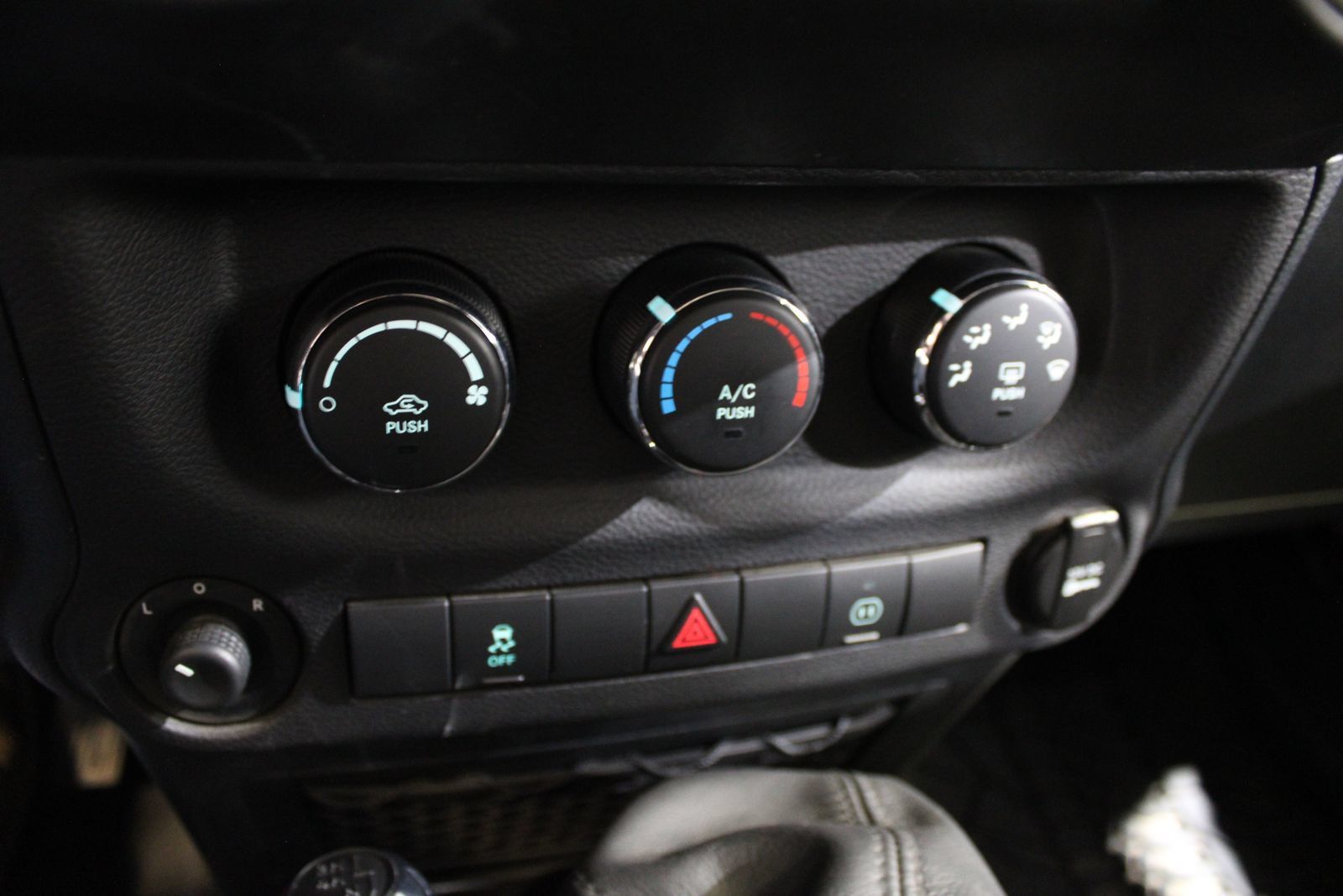 Used 2011 Jeep Wrangler Rubicon w/ Dual Top Group AWD/4WD image 28