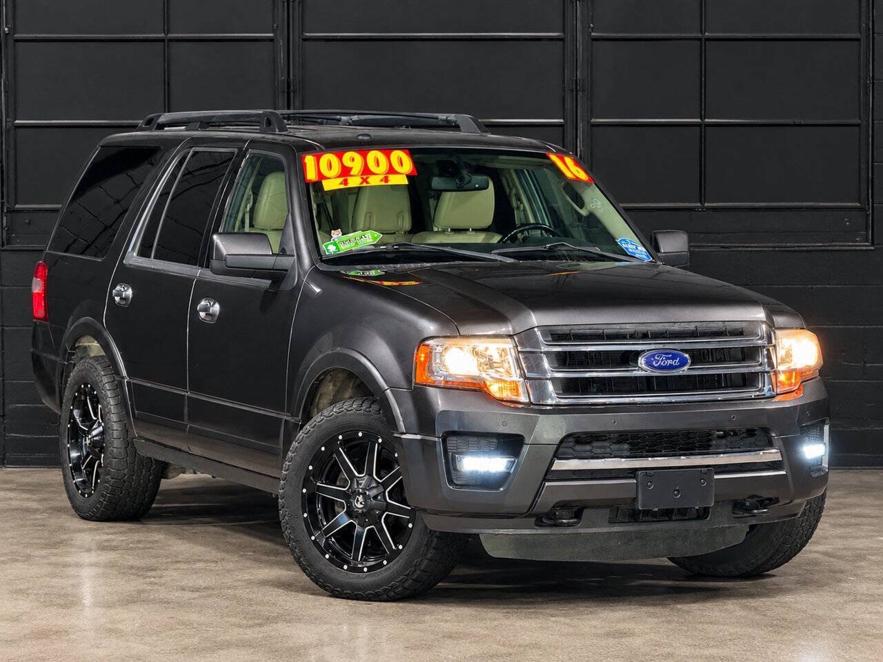 Used 2016 Ford Expedition Limited w/ Equipment Group 301A AWD/4WD image 1