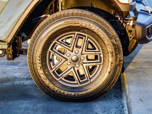 New 2025 Jeep Gladiator Sport image 11