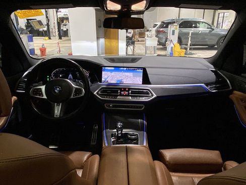 Used 2022 BMW X5 sDrive40i w/ M Sport Package image 2