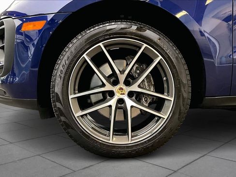 Used 2022 Porsche Macan w/ Premium Package Plus image 11