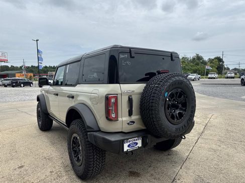 New 2025 Ford Bronco Badlands image 4