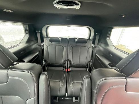 New 2025 Jeep Grand Cherokee L Limited w/ Luxury Tech Group II image 33