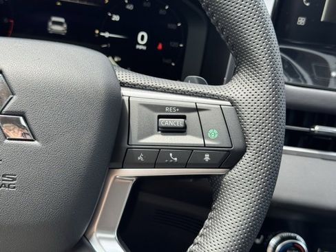 New 2025 Mitsubishi Outlander AWD image 25