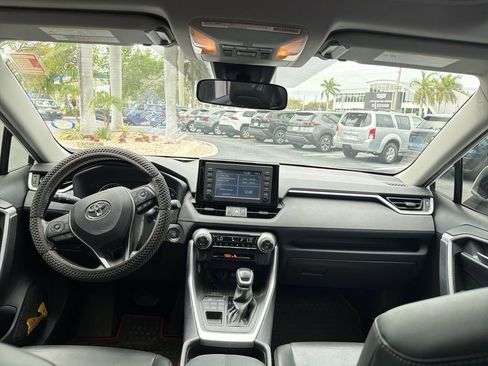 Used 2019 Toyota RAV4 XLE Premium image 10