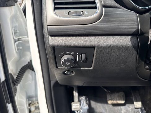 Used 2022 Jeep Grand Cherokee Laredo X image 25