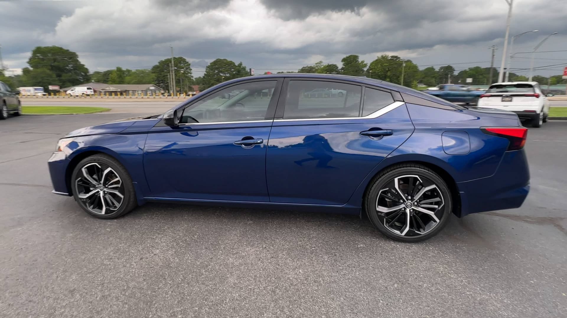 Used 2024 Nissan Altima 2.5 SR w/ SR Premium Package FWD image 5