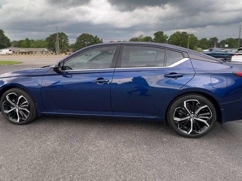 Used 2024 Nissan Altima 2.5 SR w/ SR Premium Package FWD image 5