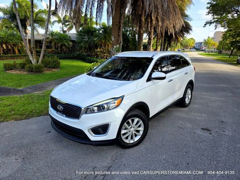 Used 2017 Kia Sorento FWD image 5