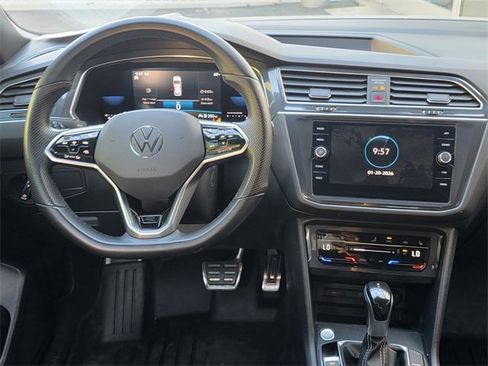 Used 2023 Volkswagen Tiguan SE R-Line image 18