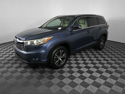 Used 2016 Toyota Highlander XLE FWD image 1