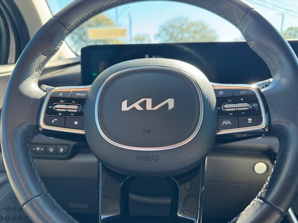 Certified 2025 Kia Carnival EX FWD image 18