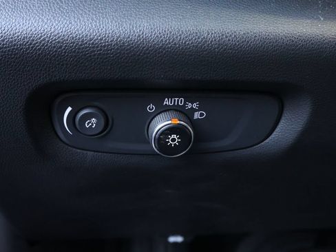 Used 2023 Chevrolet Traverse LT FWD image 15